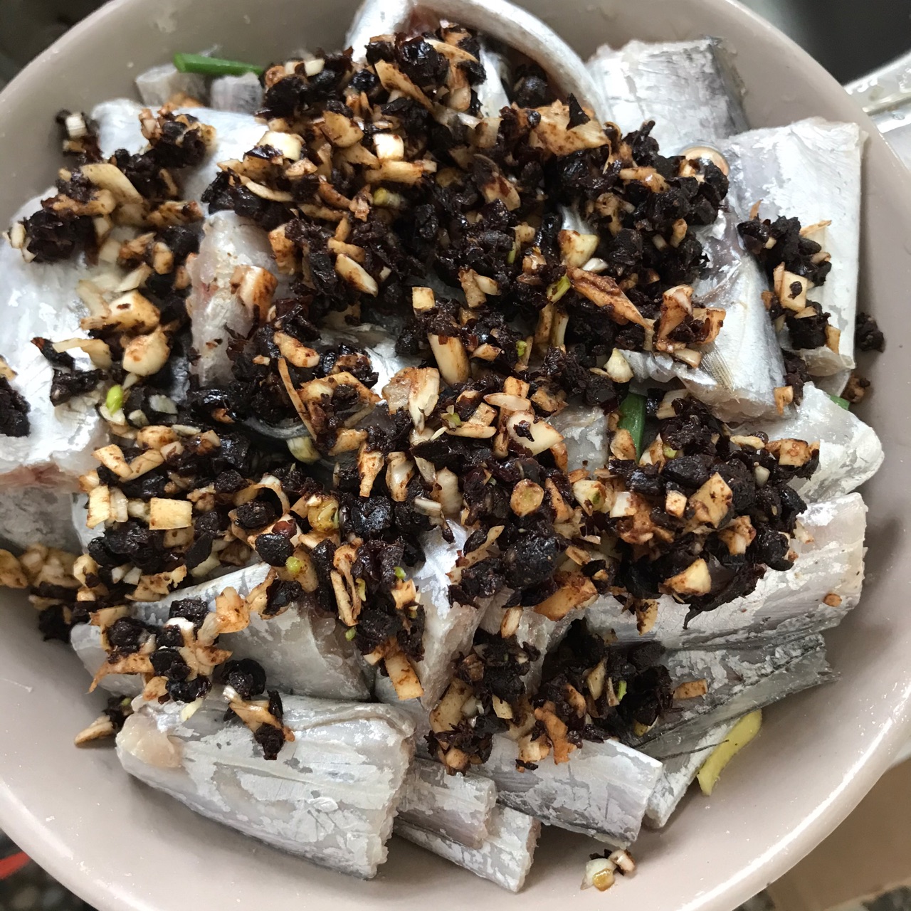 蒜香豆豉蒸带鱼