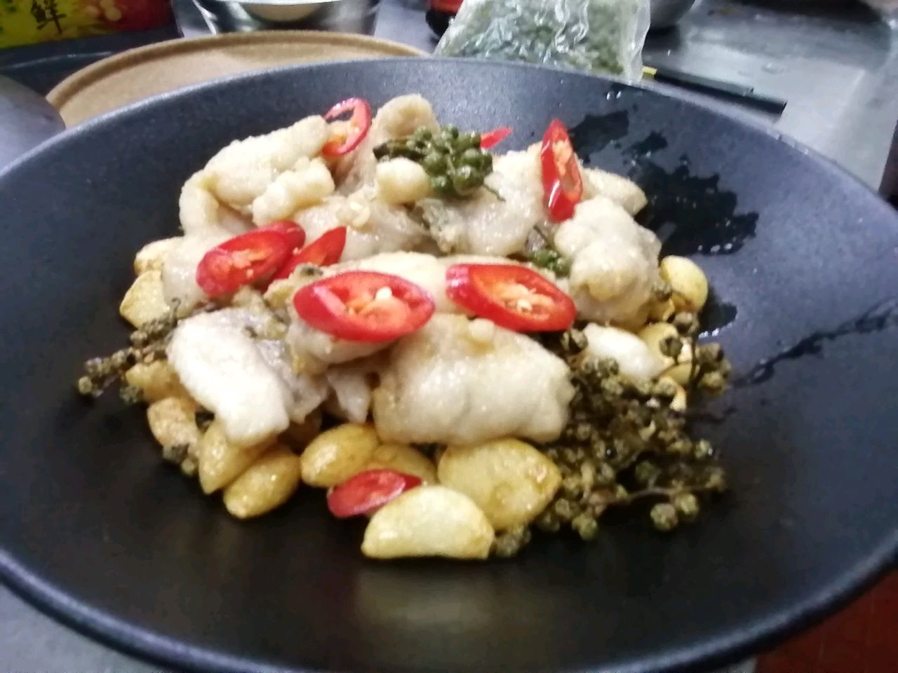 蒜香花椒石斑鱼