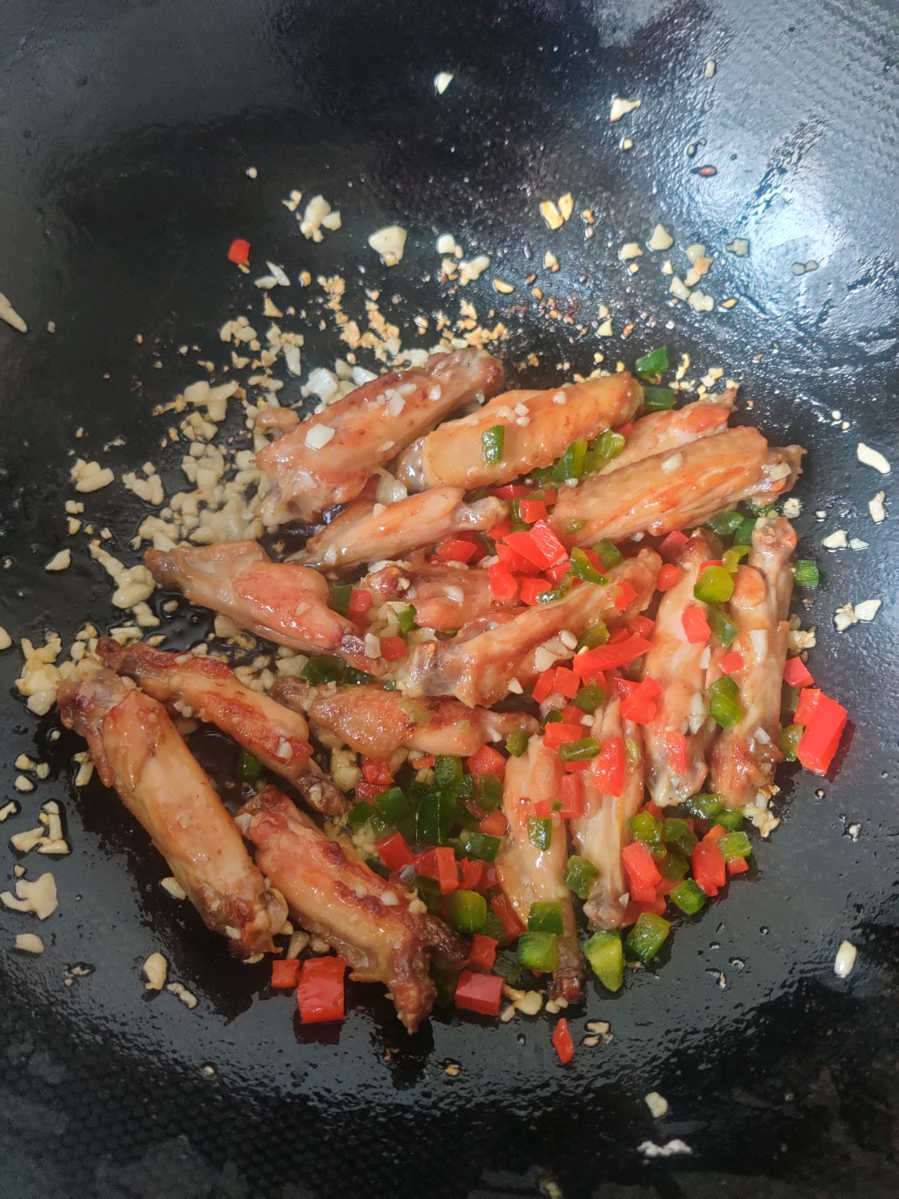 蒜香鸡翅！煲剧神器这样做，隔壁的小朋友都来敲门了！
