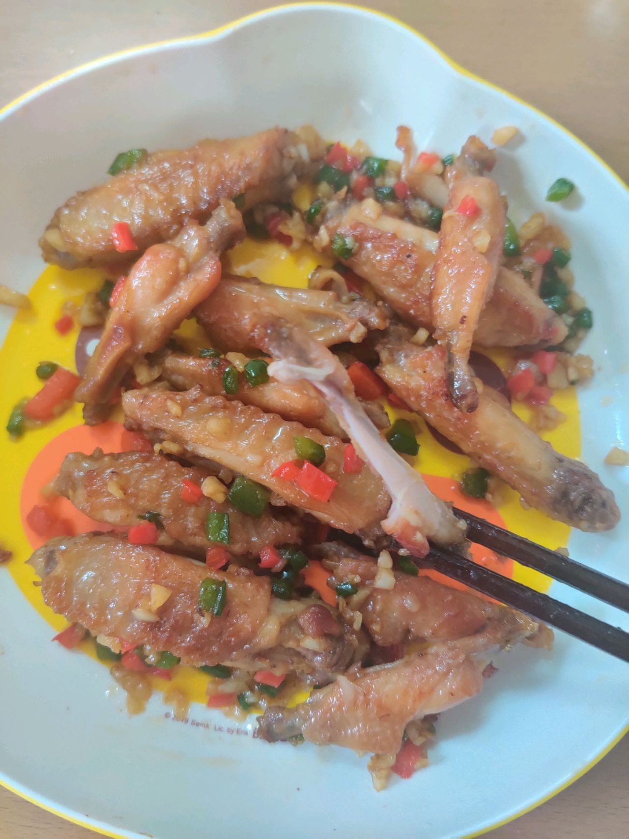 蒜香鸡翅！煲剧神器这样做，隔壁的小朋友都来敲门了！