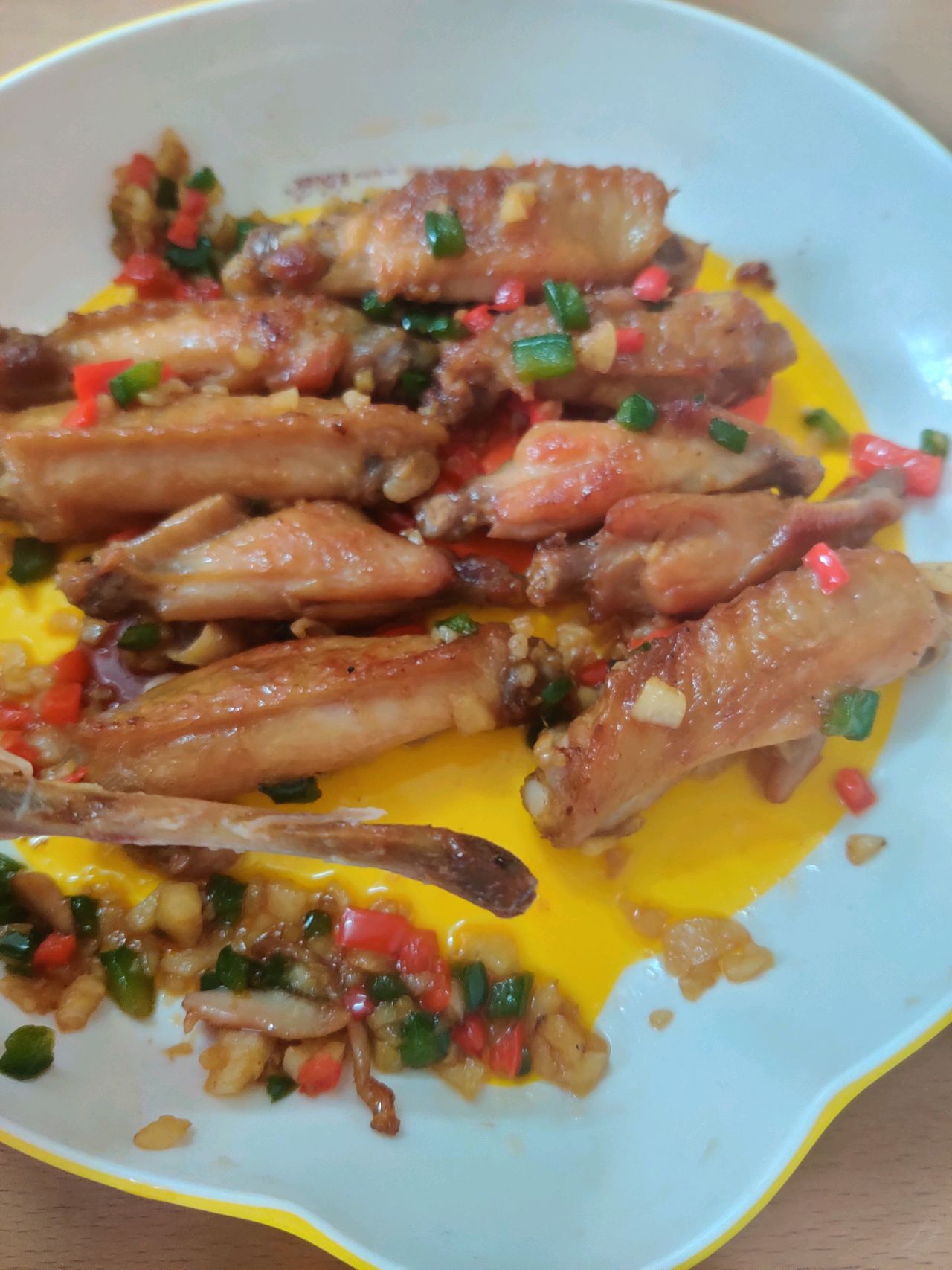 蒜香鸡翅！煲剧神器这样做，隔壁的小朋友都来敲门了！