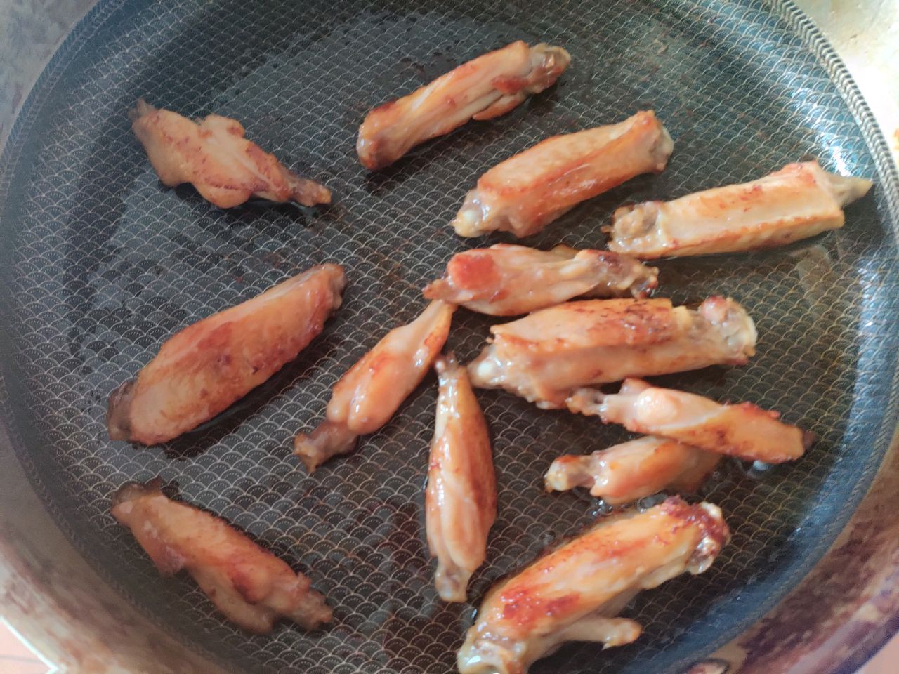 蒜香鸡翅！煲剧神器这样做，隔壁的小朋友都来敲门了！