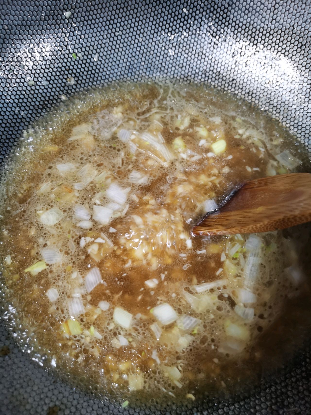 蒜香浇汁圆生菜
