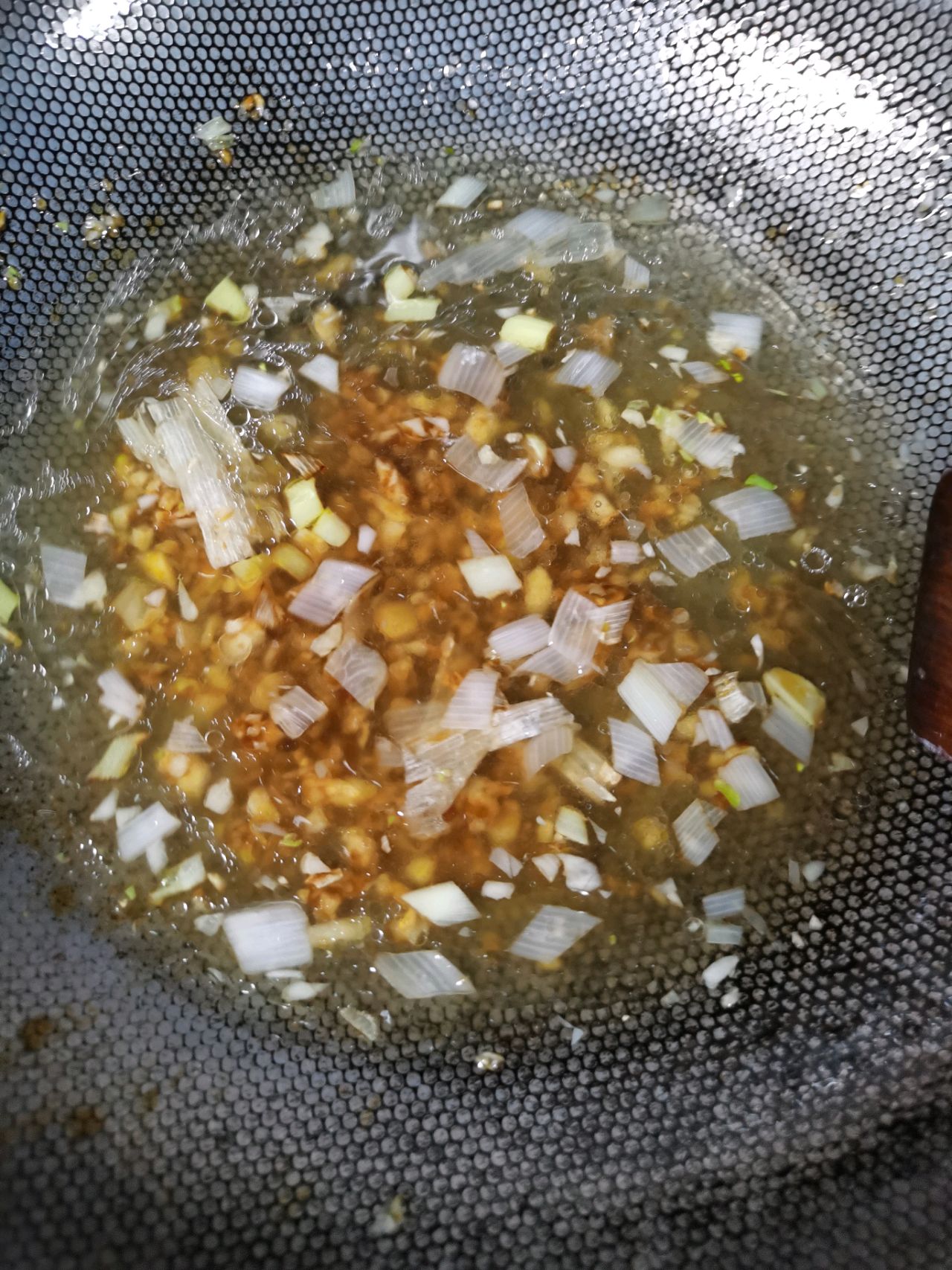 蒜香浇汁圆生菜