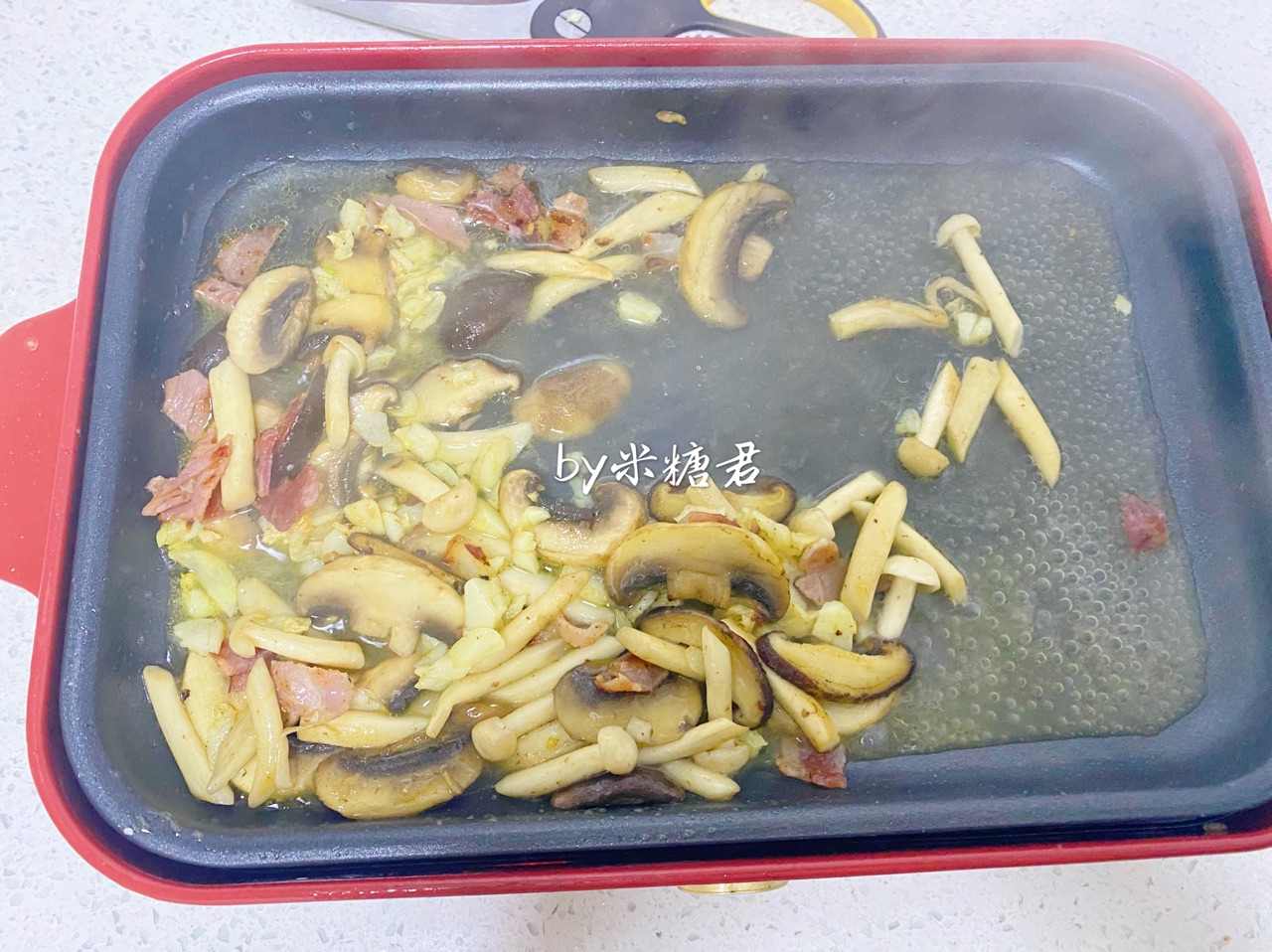 蒜香蘑菇培根意大利面