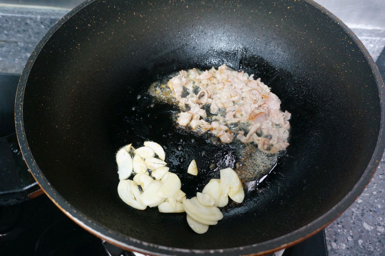 蒜香奶酪汁荞麦面