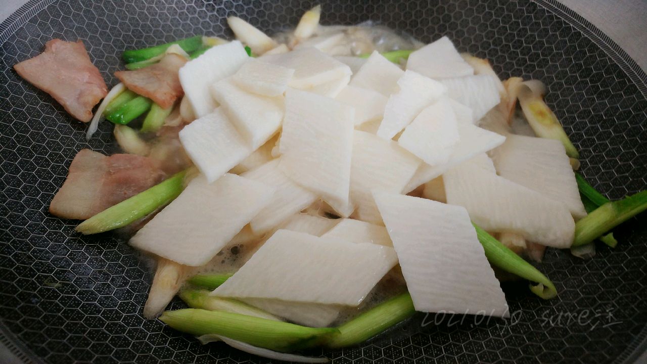 蒜香山药焖肉片