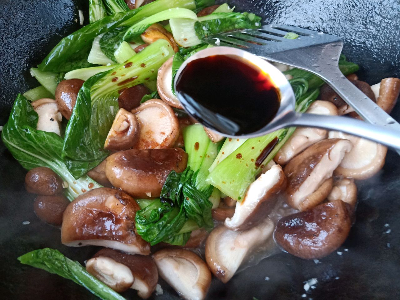 蒜香香菇油菜