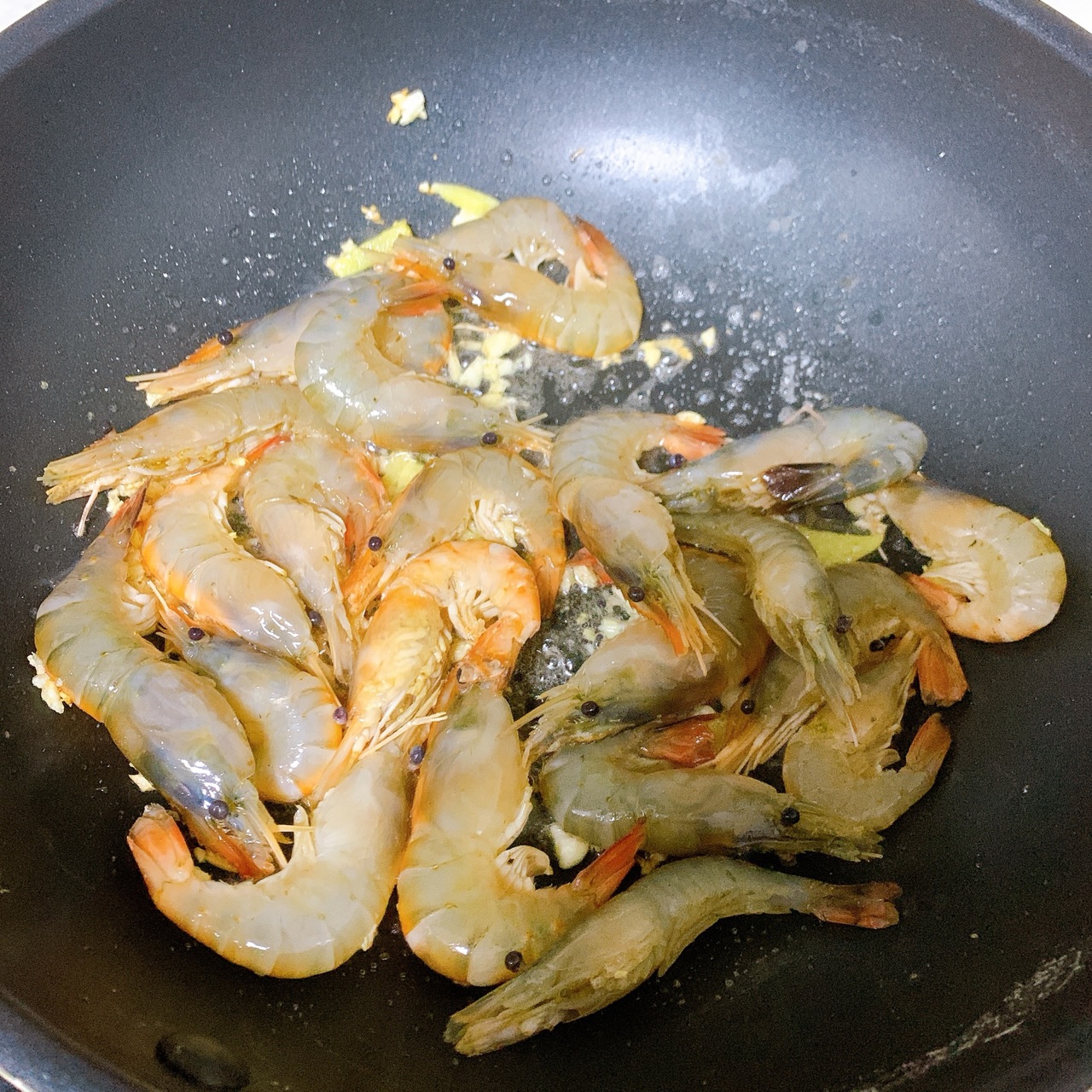 蒜香油爆大头虾（罗氏虾）