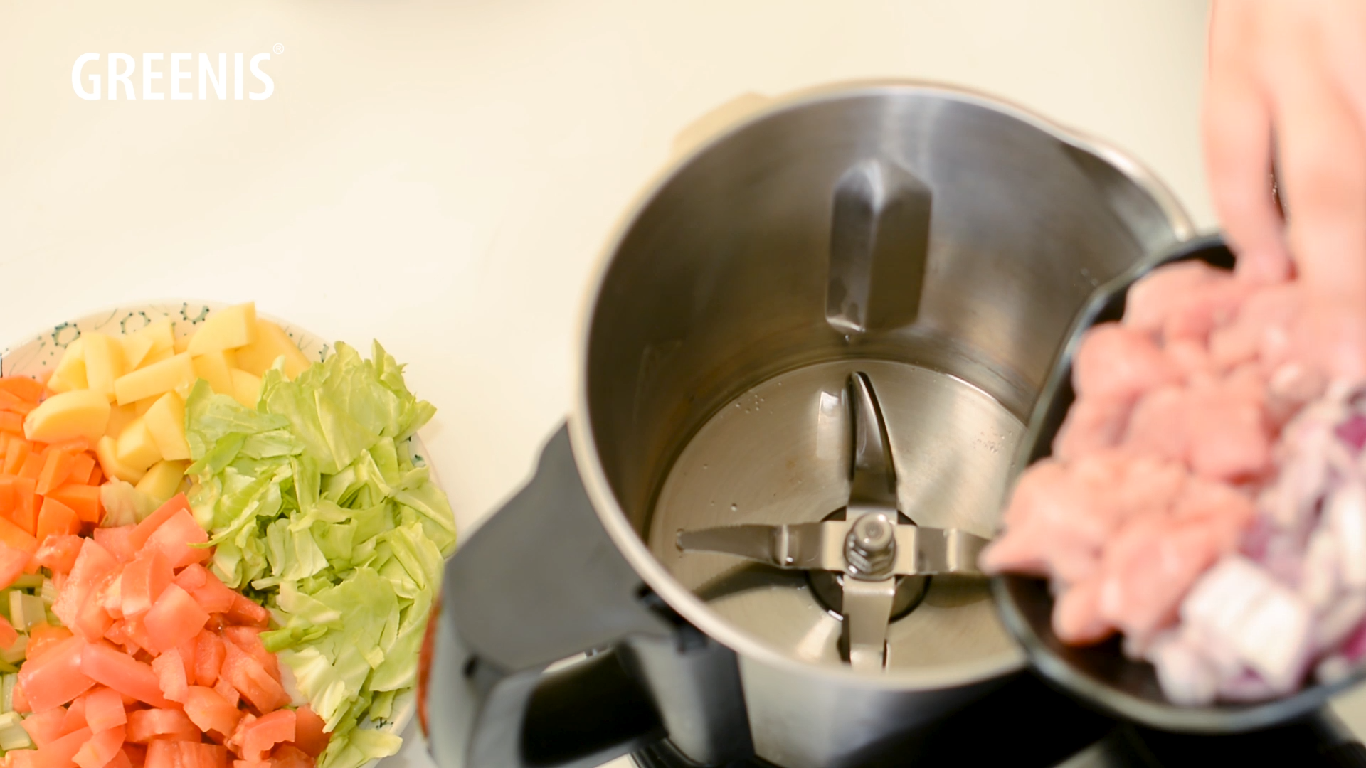 它是猪排的最佳搭档，一口罗宋汤就能俘获你的胃和心！