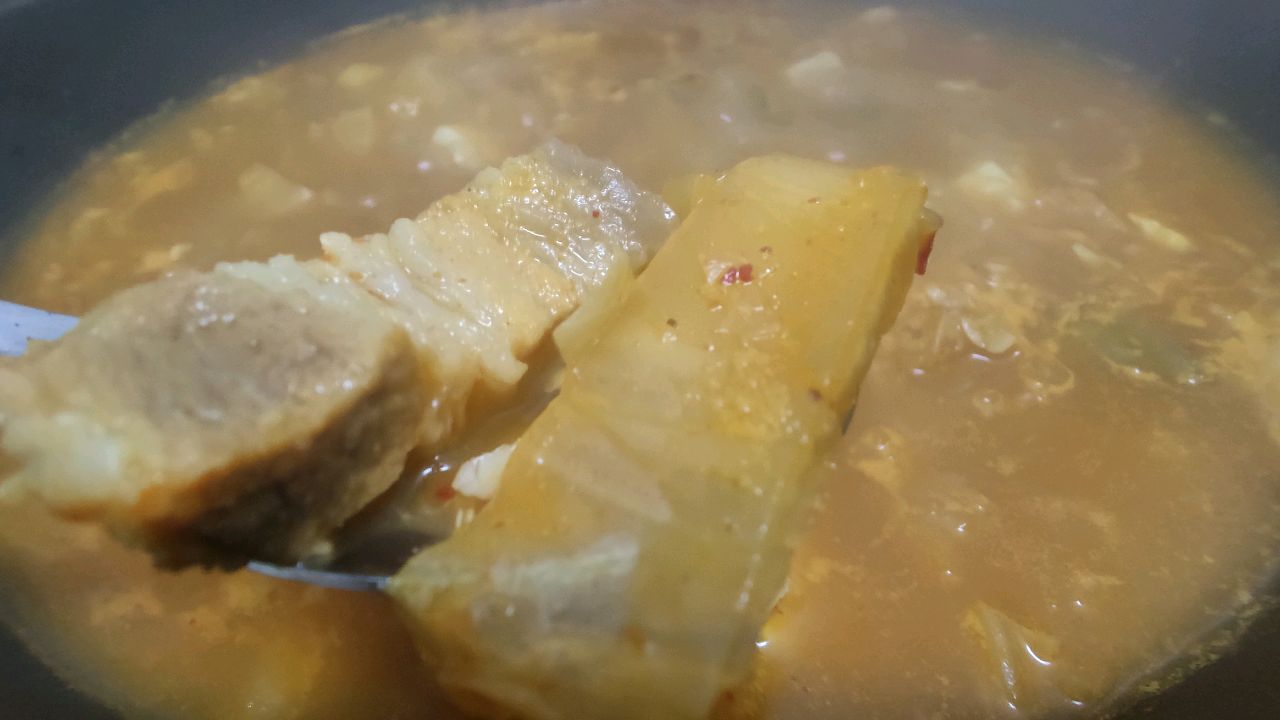 汤~辣白菜猪肉汤~极品下饭