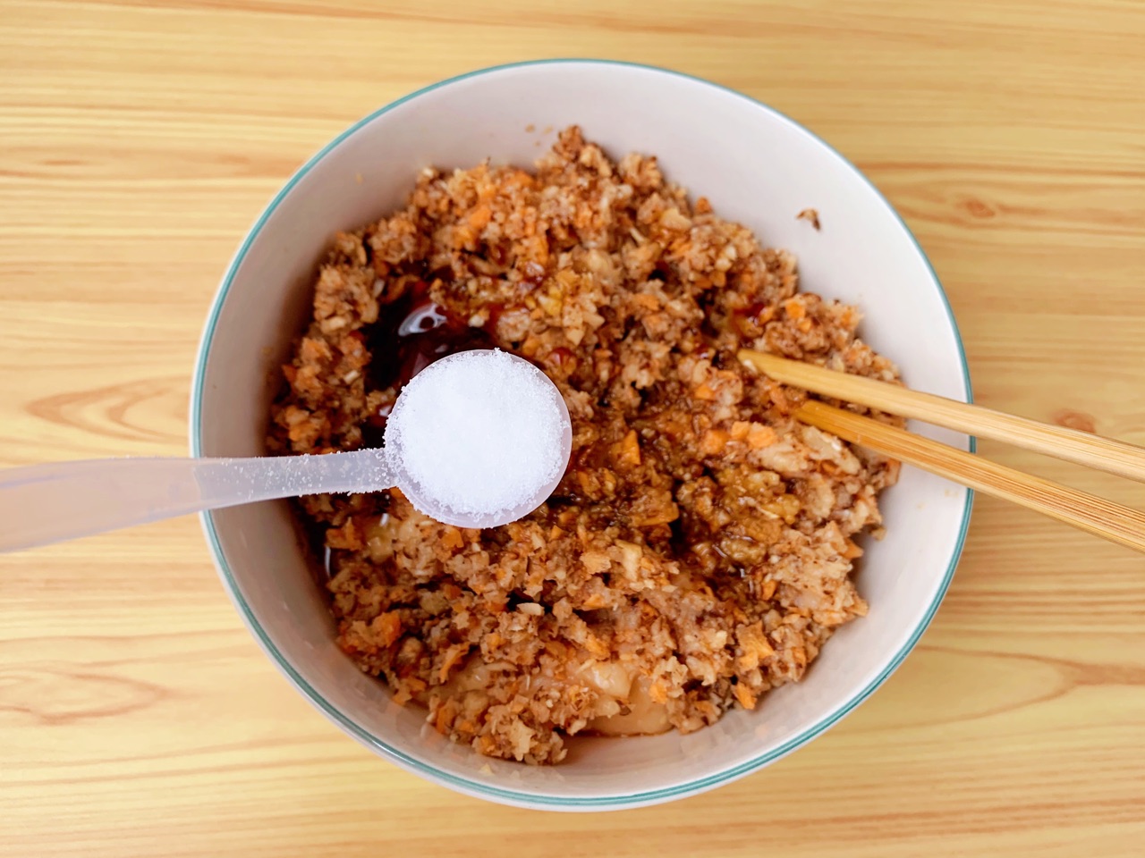 汤鲜肉嫩的香菇鸡肉馄饨