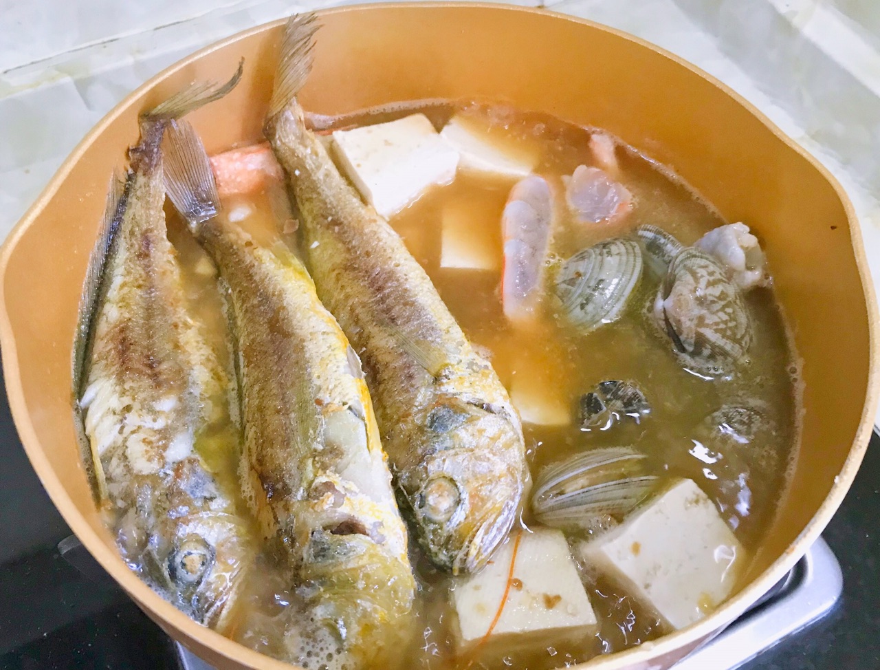 汤鲜味美海鲜锅