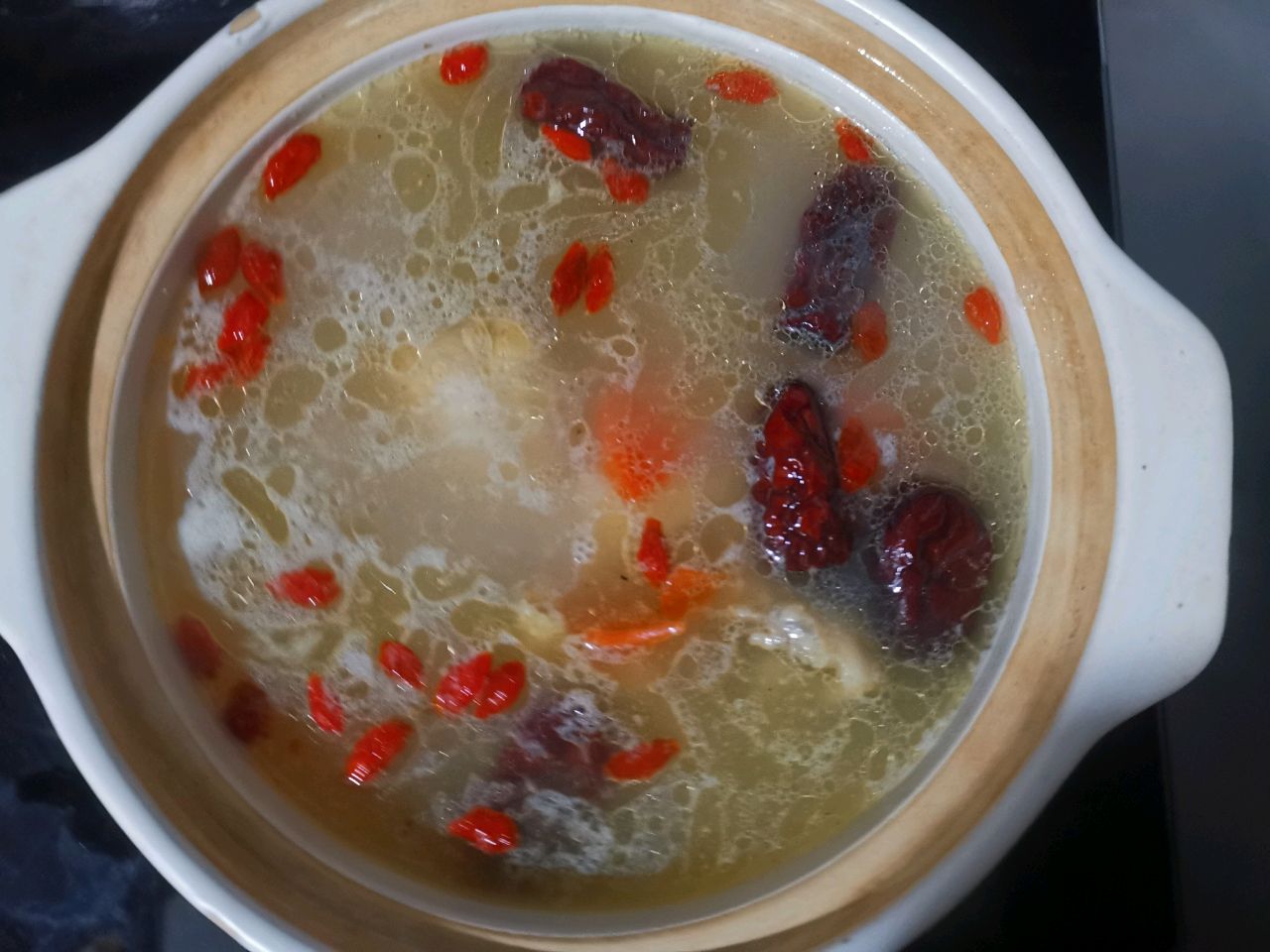 汤鲜味美‼️山药红枣鸡腿汤