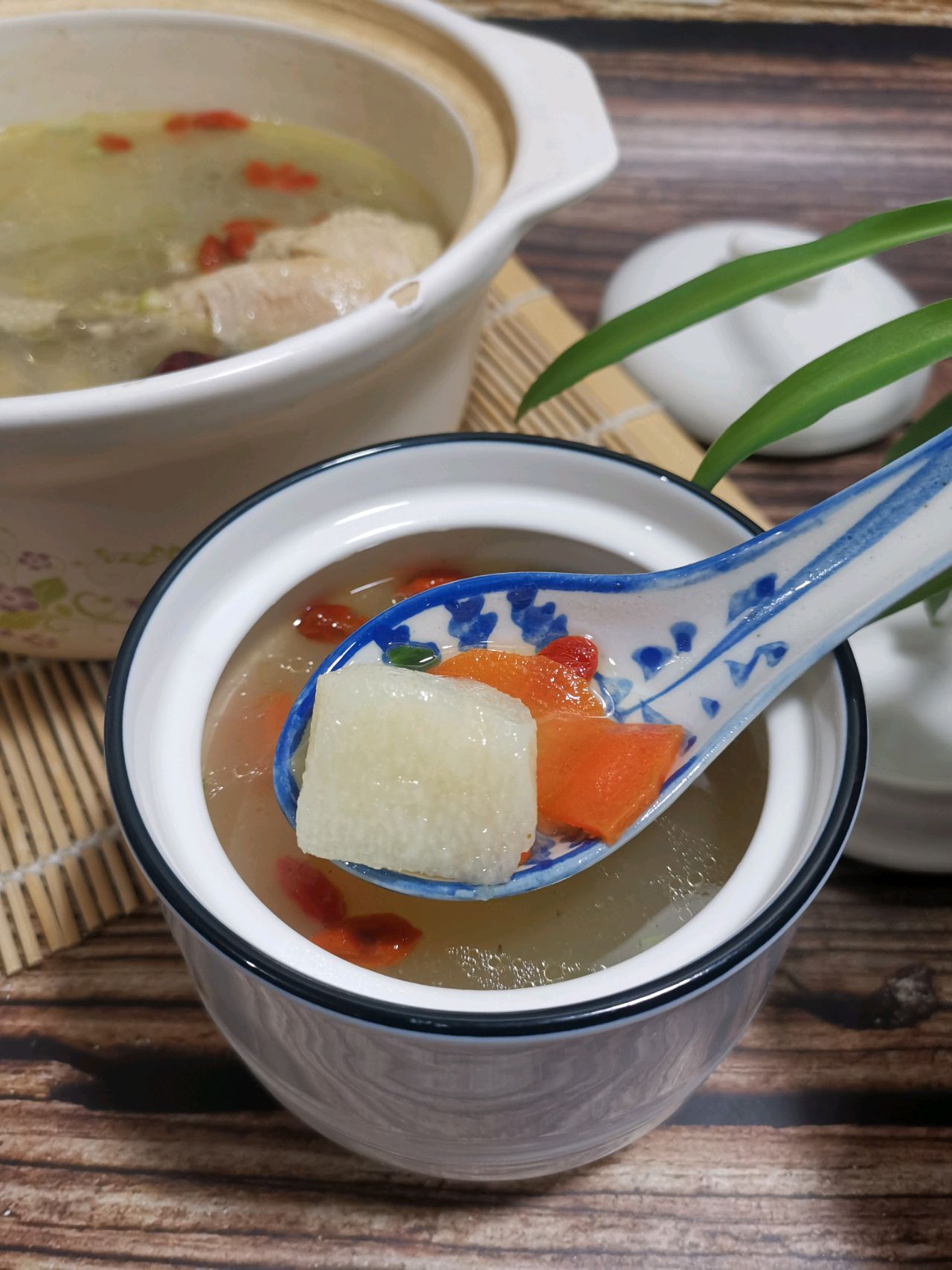 汤鲜味美‼️山药红枣鸡腿汤