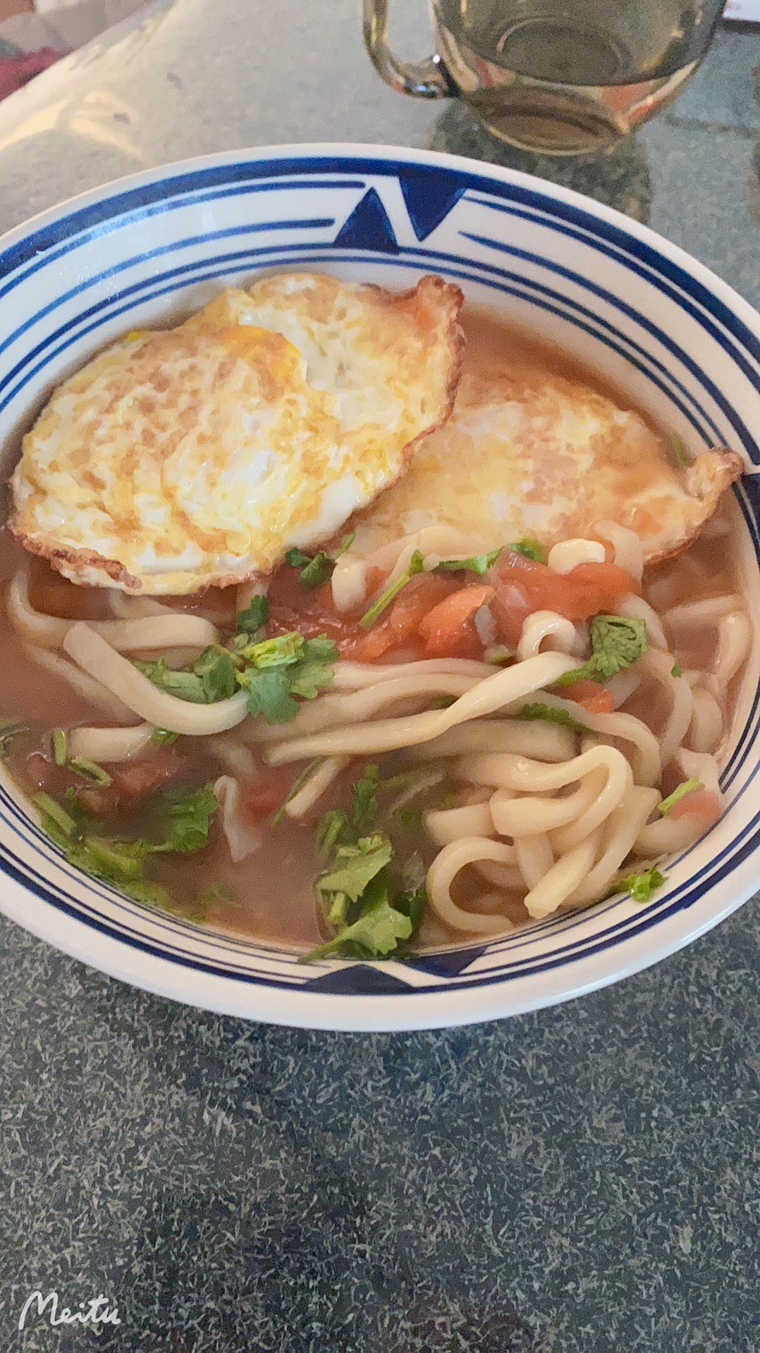 汤汁浓郁的西红柿鸡蛋面