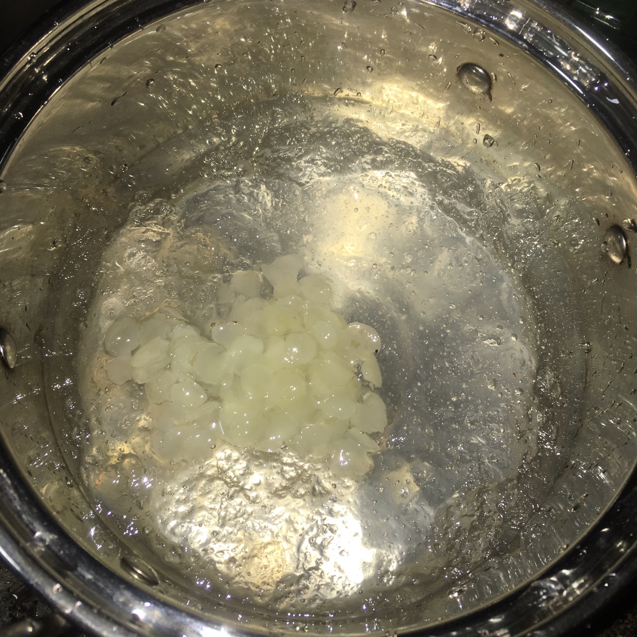 桃胶雪燕皂角米羹