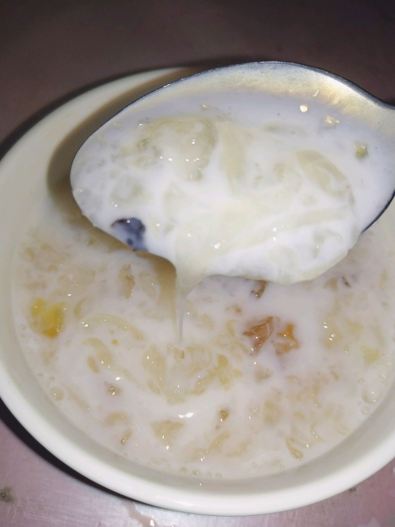 桃胶雪燕皂角米银耳羹