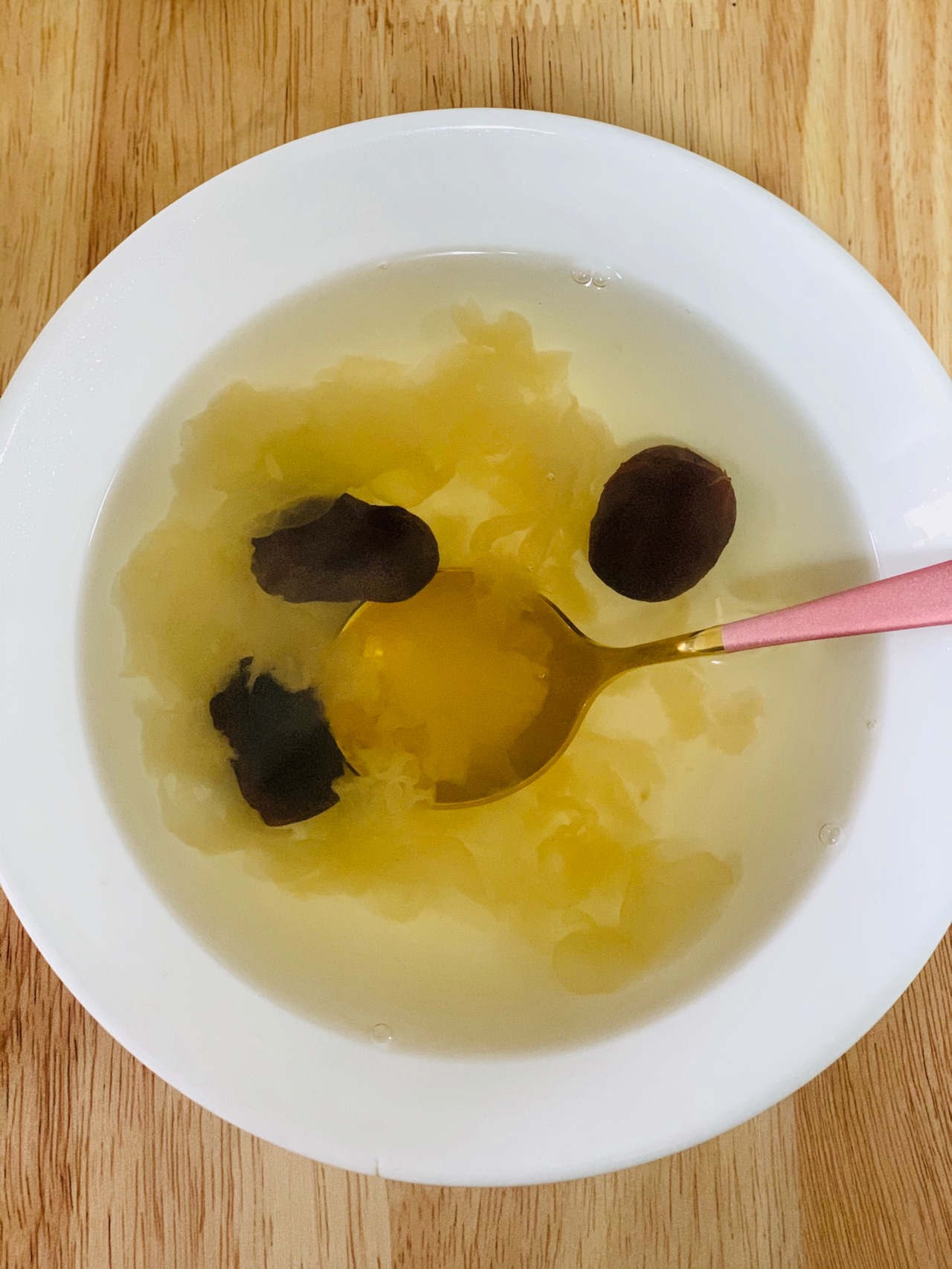 桃胶银耳糖水