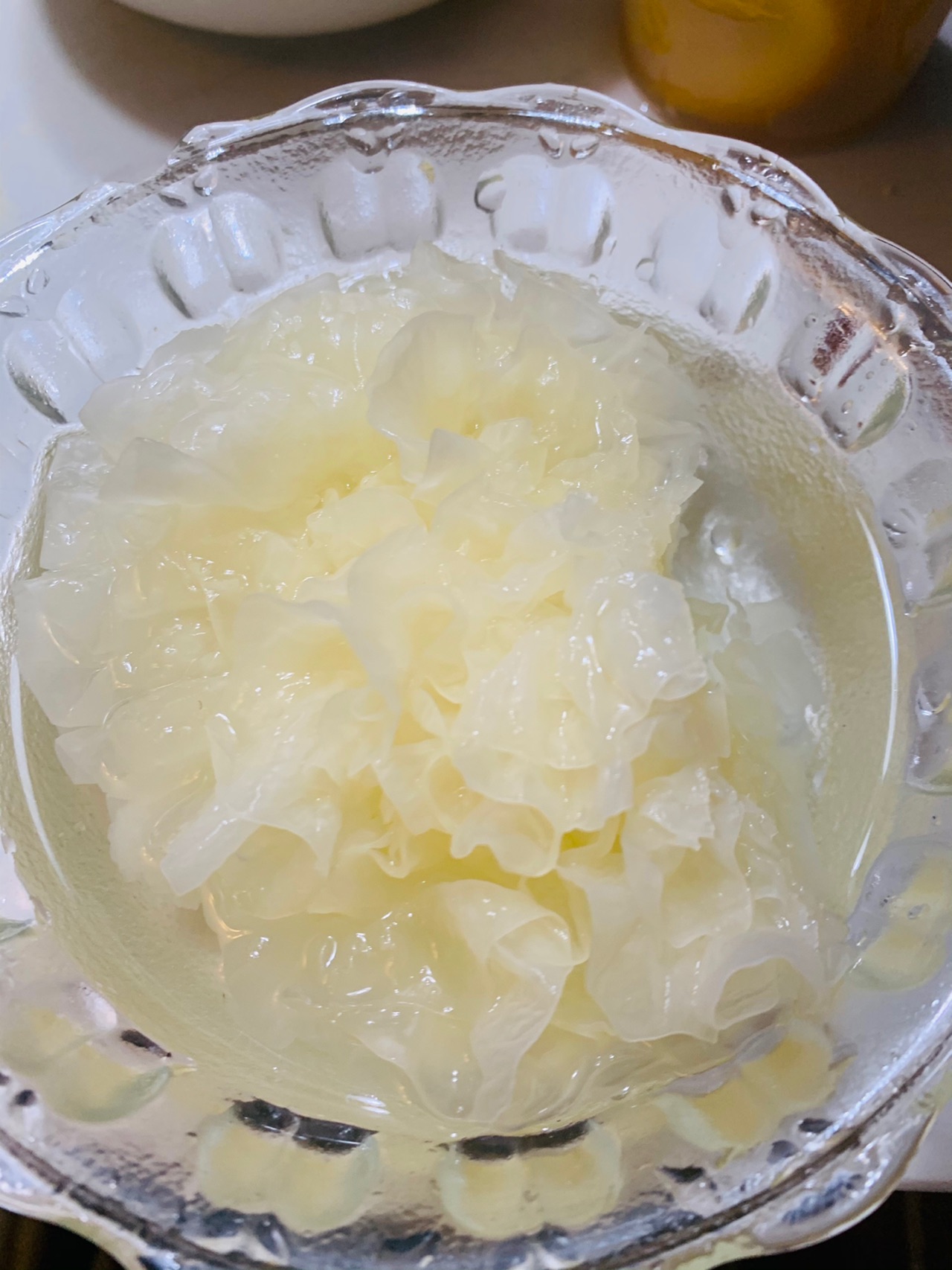 桃胶皂角米雪燕银耳牛奶