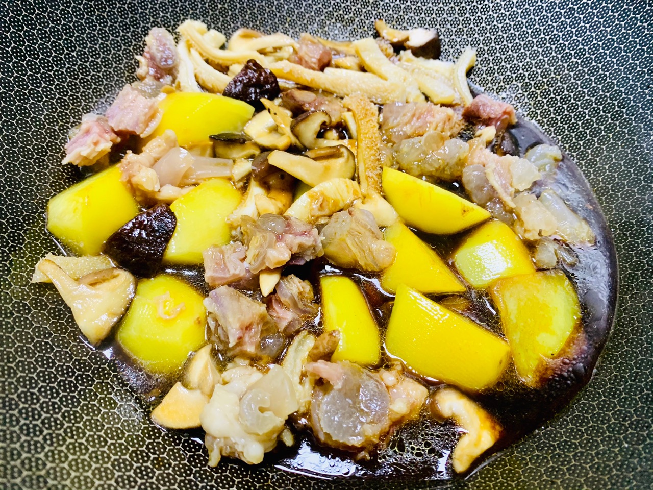 蹄筋、牛肚烧土豆