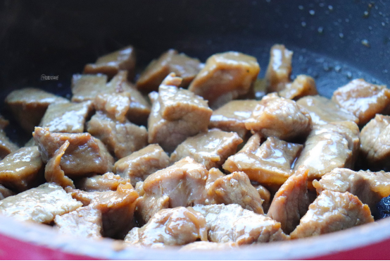 天津特色菜黑蒜子牛肉粒