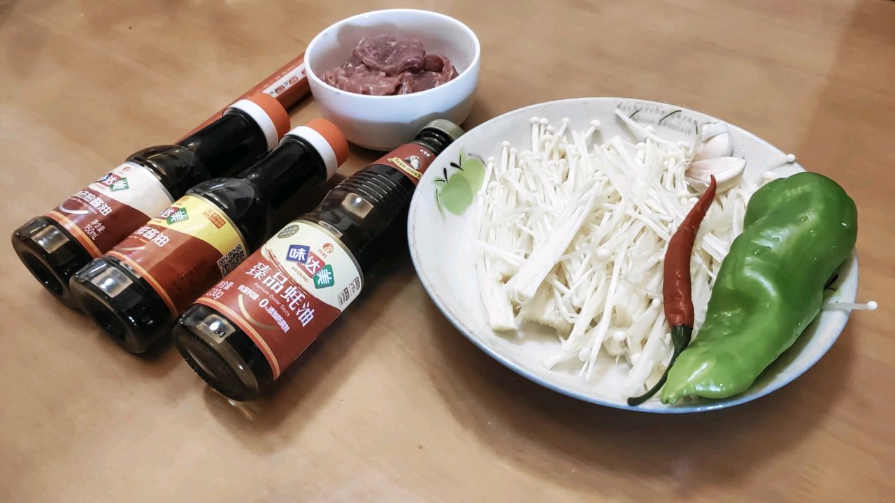 天凉必吃的金针菇牛肉煲
