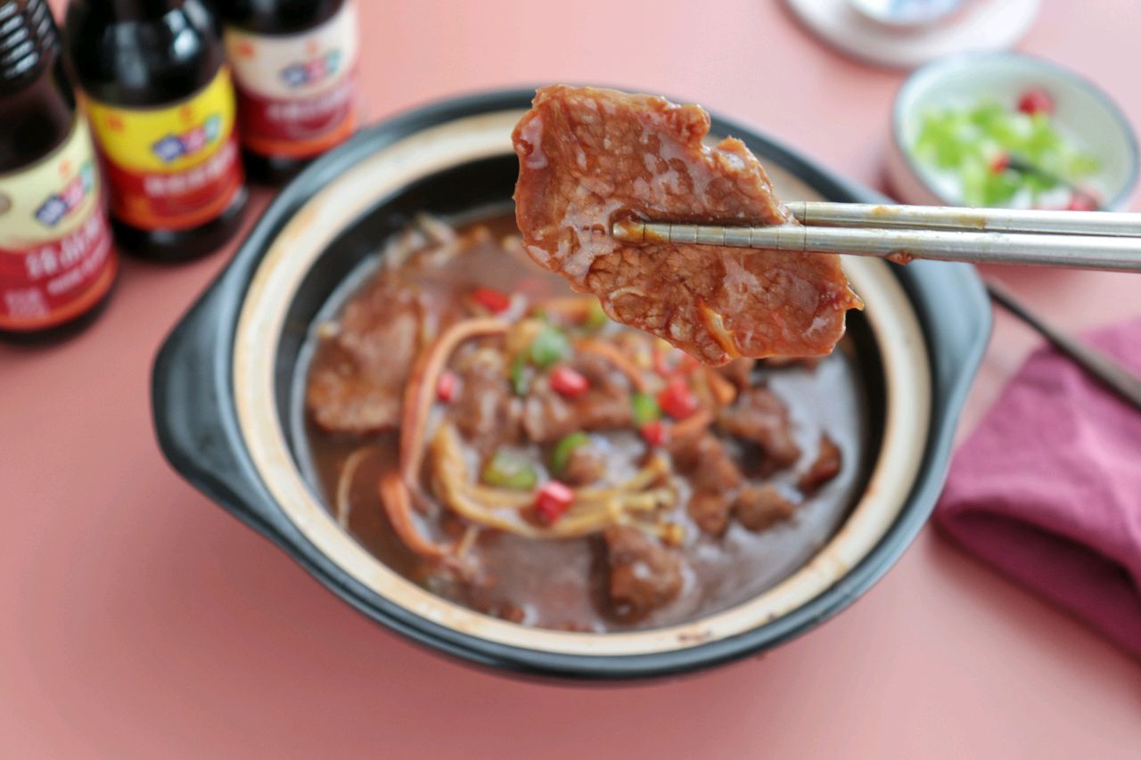 天凉必吃的金针菇牛肉煲