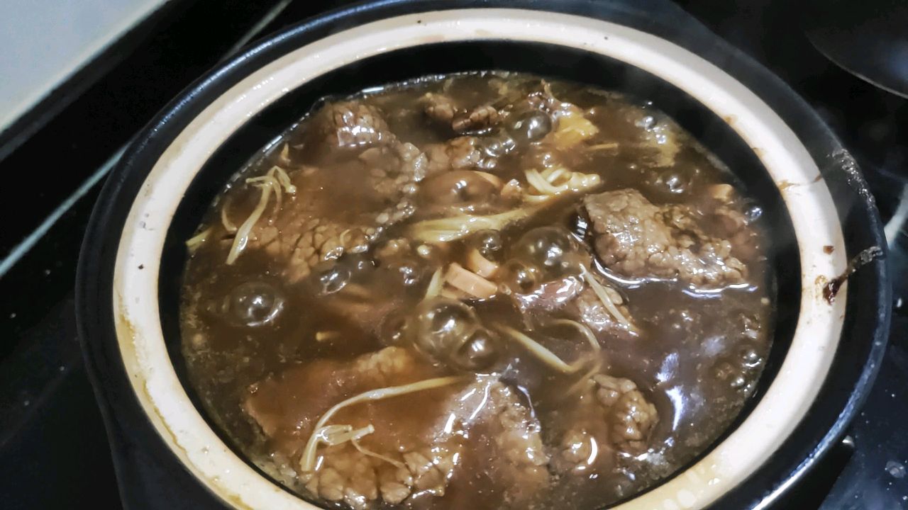 天凉必吃的金针菇牛肉煲