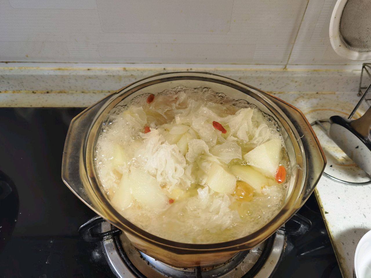 甜品—冰糖银耳炖雪梨