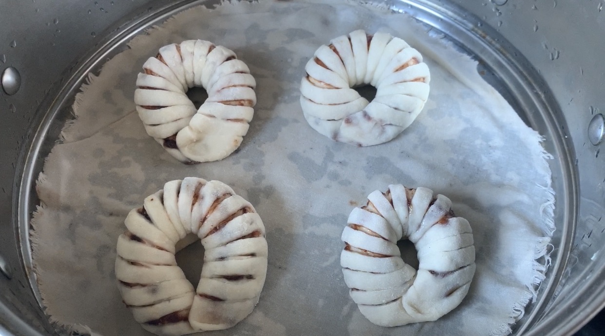 甜甜圈豆沙卷