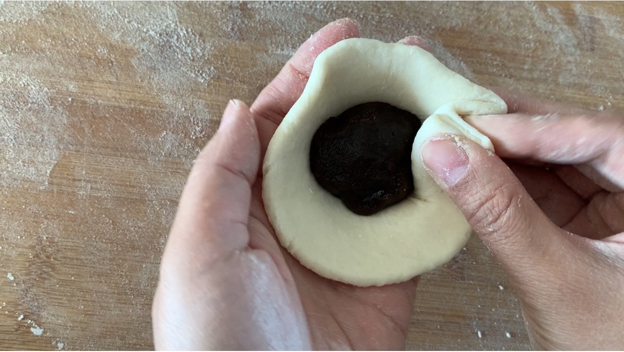 甜甜圈豆沙卷