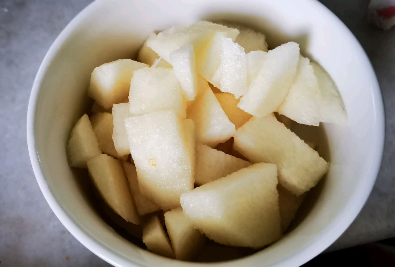 甜心冰糖银耳蒸雪梨