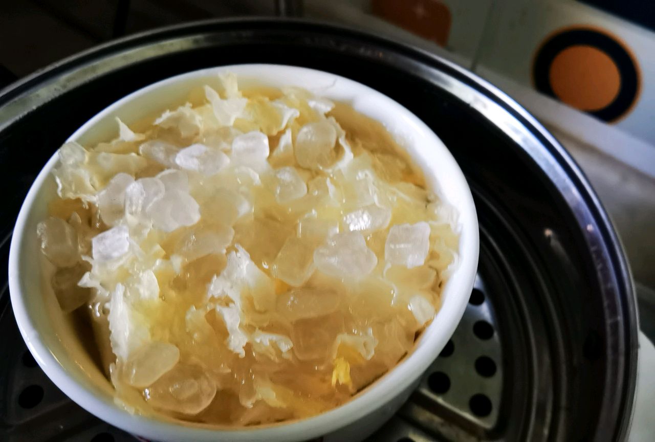 甜心冰糖银耳蒸雪梨