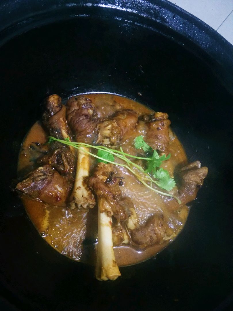 铁锅炖羊蹄