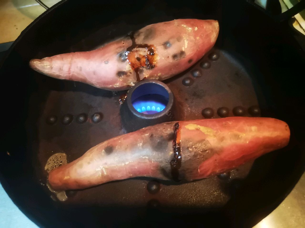 铁锅烤地瓜