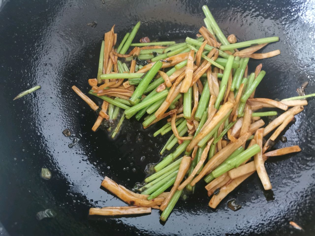 茼蒿杆炒杏鲍菇