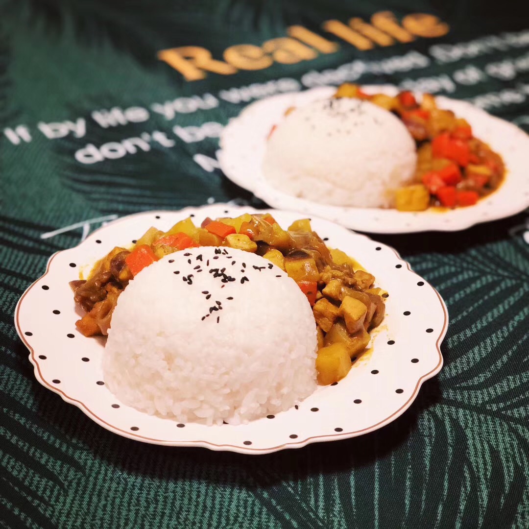 土豆胡萝卜鸡胸肉咖喱饭