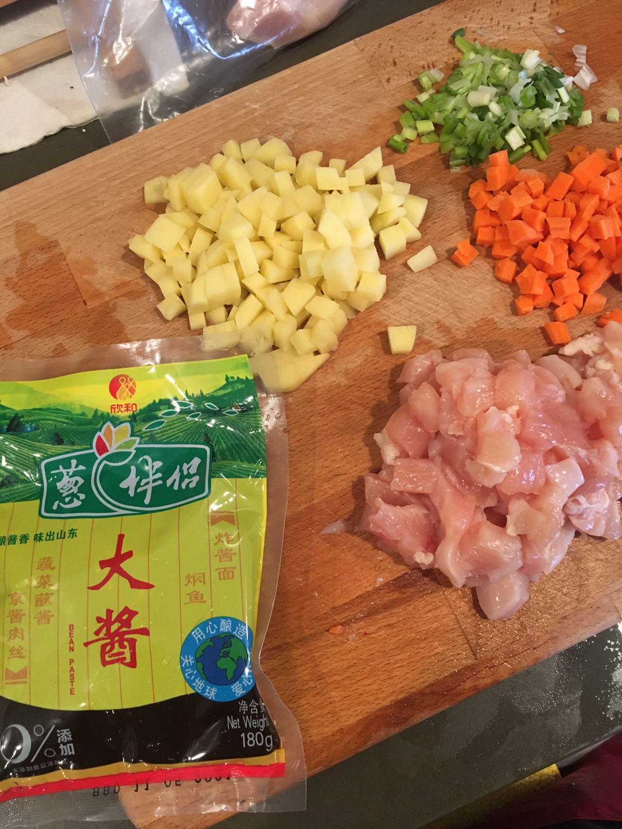 土豆胡萝卜炸酱米饭
