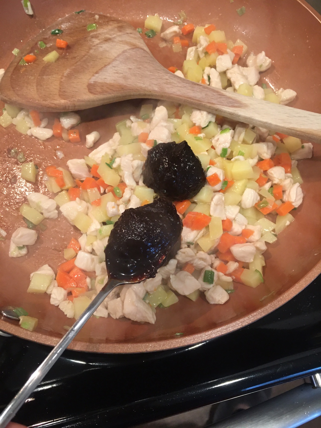 土豆胡萝卜炸酱米饭