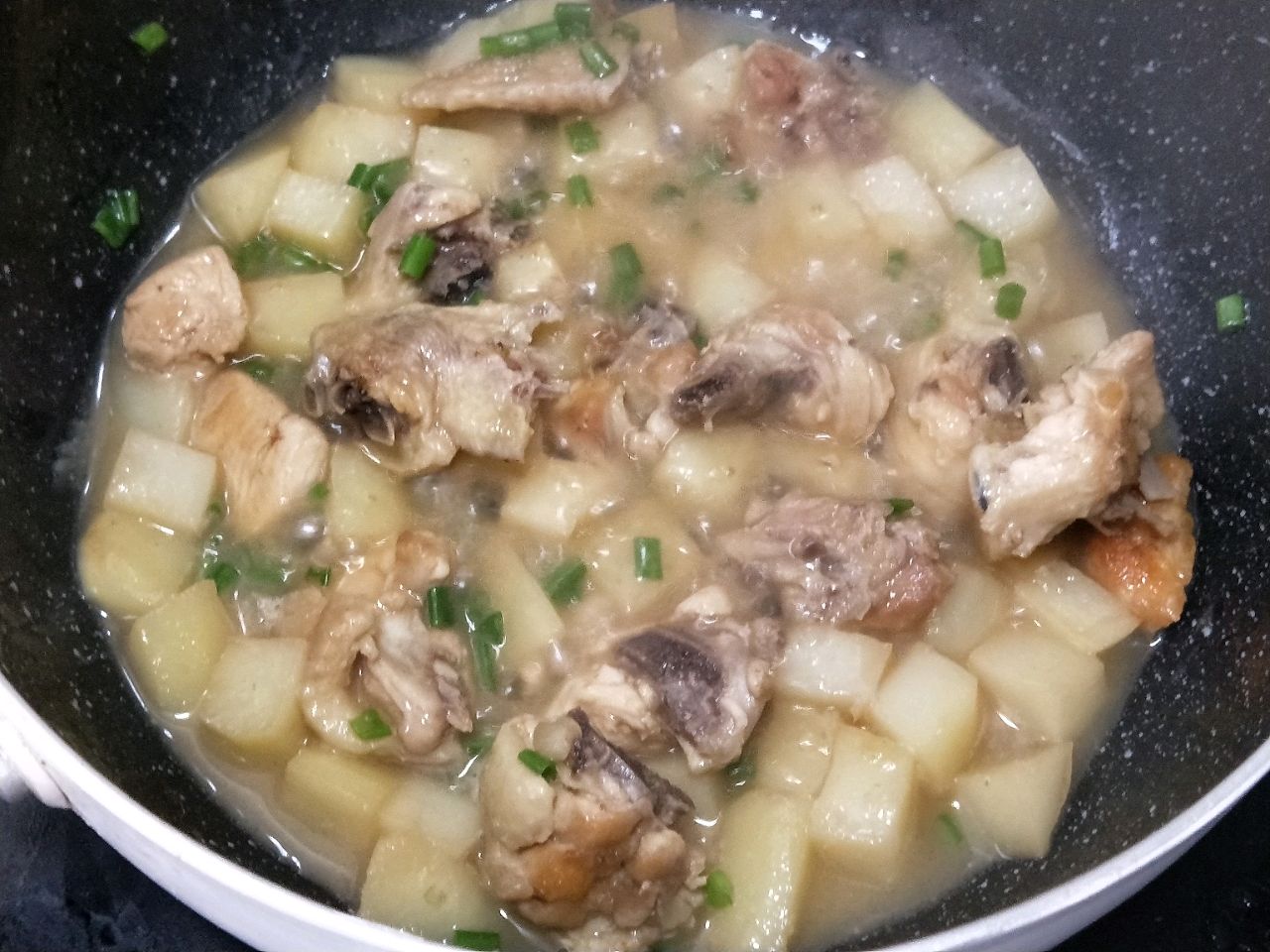 土豆鸡翅盖浇饭