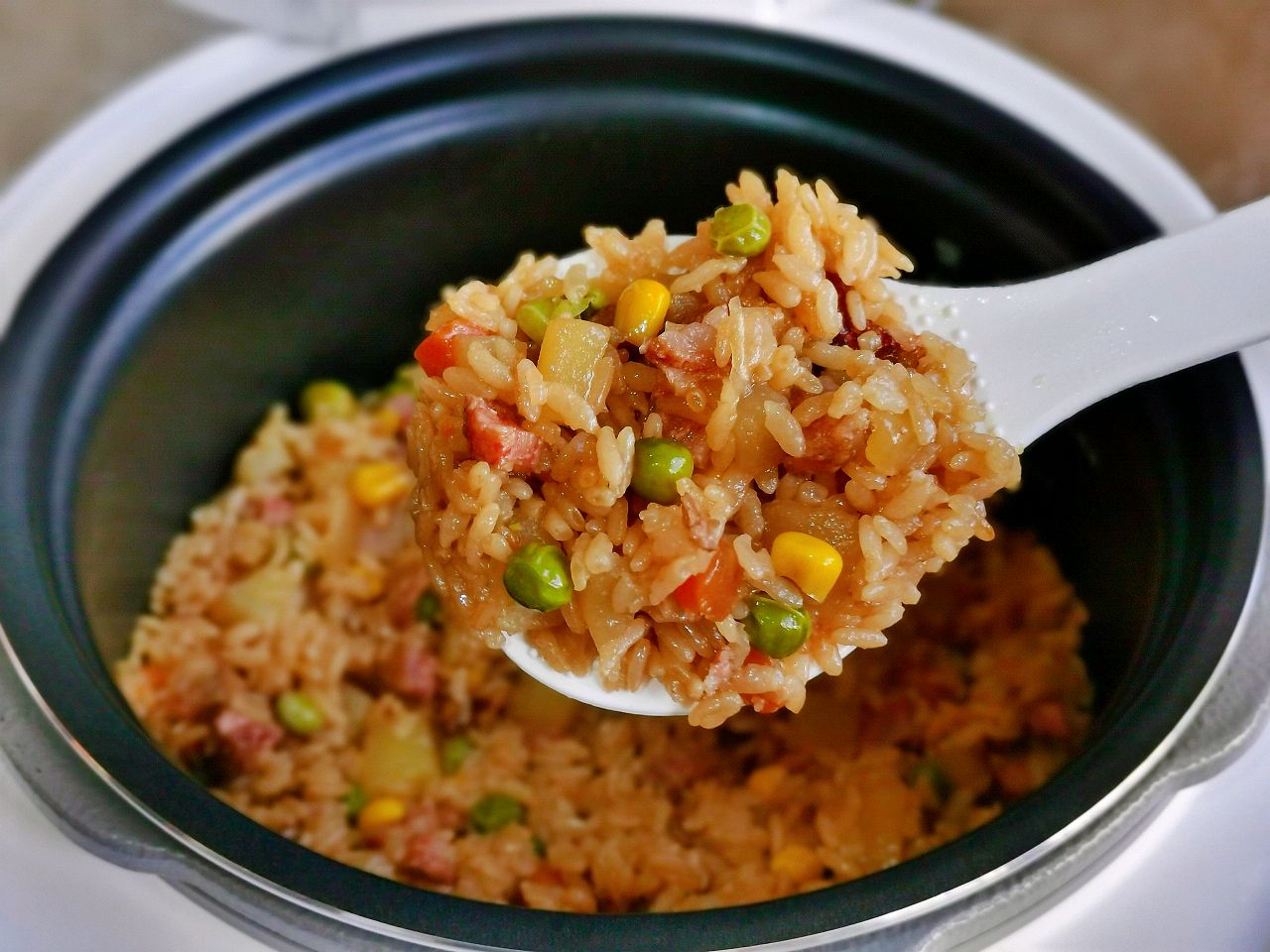土豆腊肠焖饭