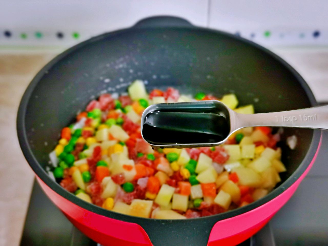 土豆腊肠焖饭