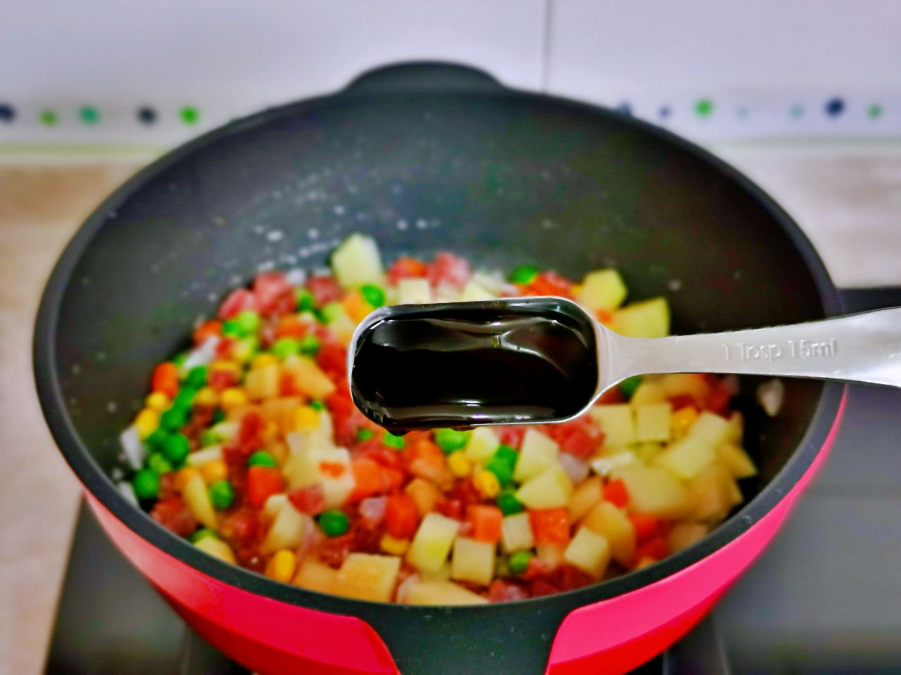 土豆腊肠焖饭