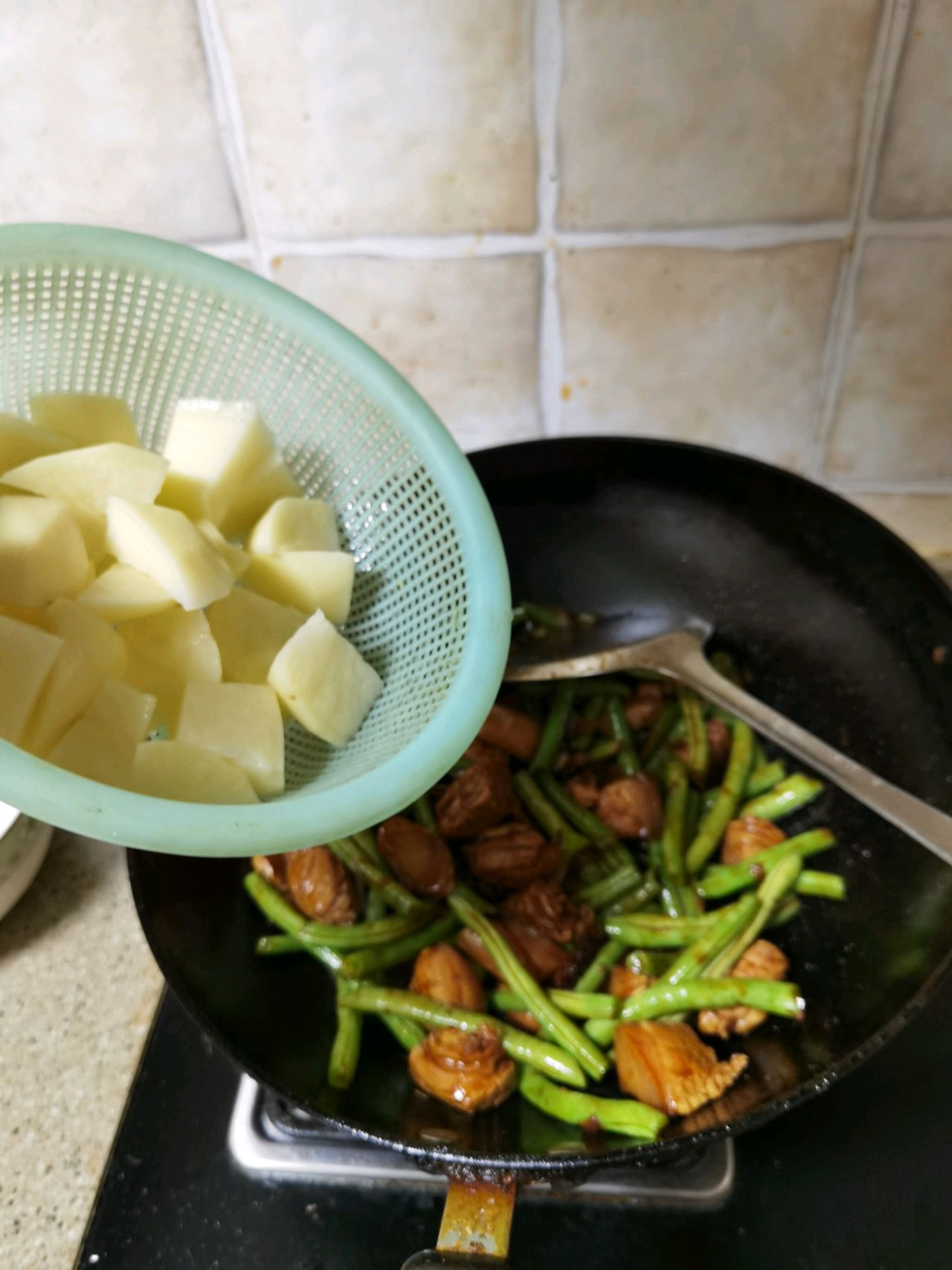 土豆焖豆角