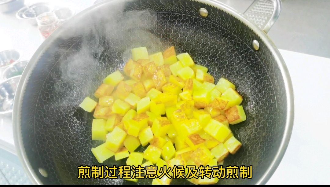 土豆焖红烧肉