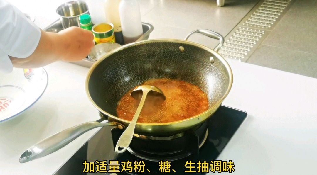 土豆焖红烧肉