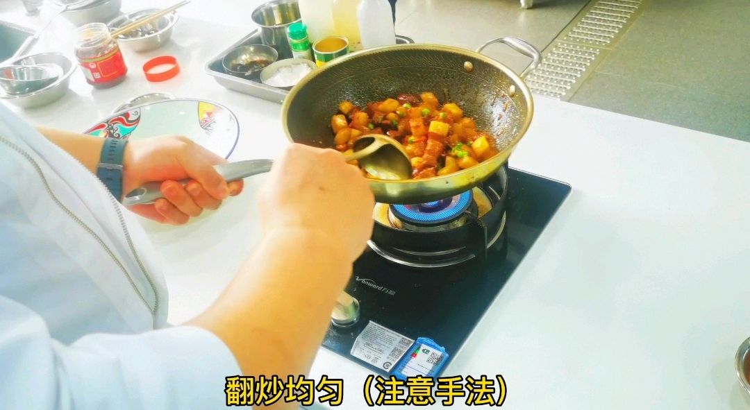 土豆焖红烧肉