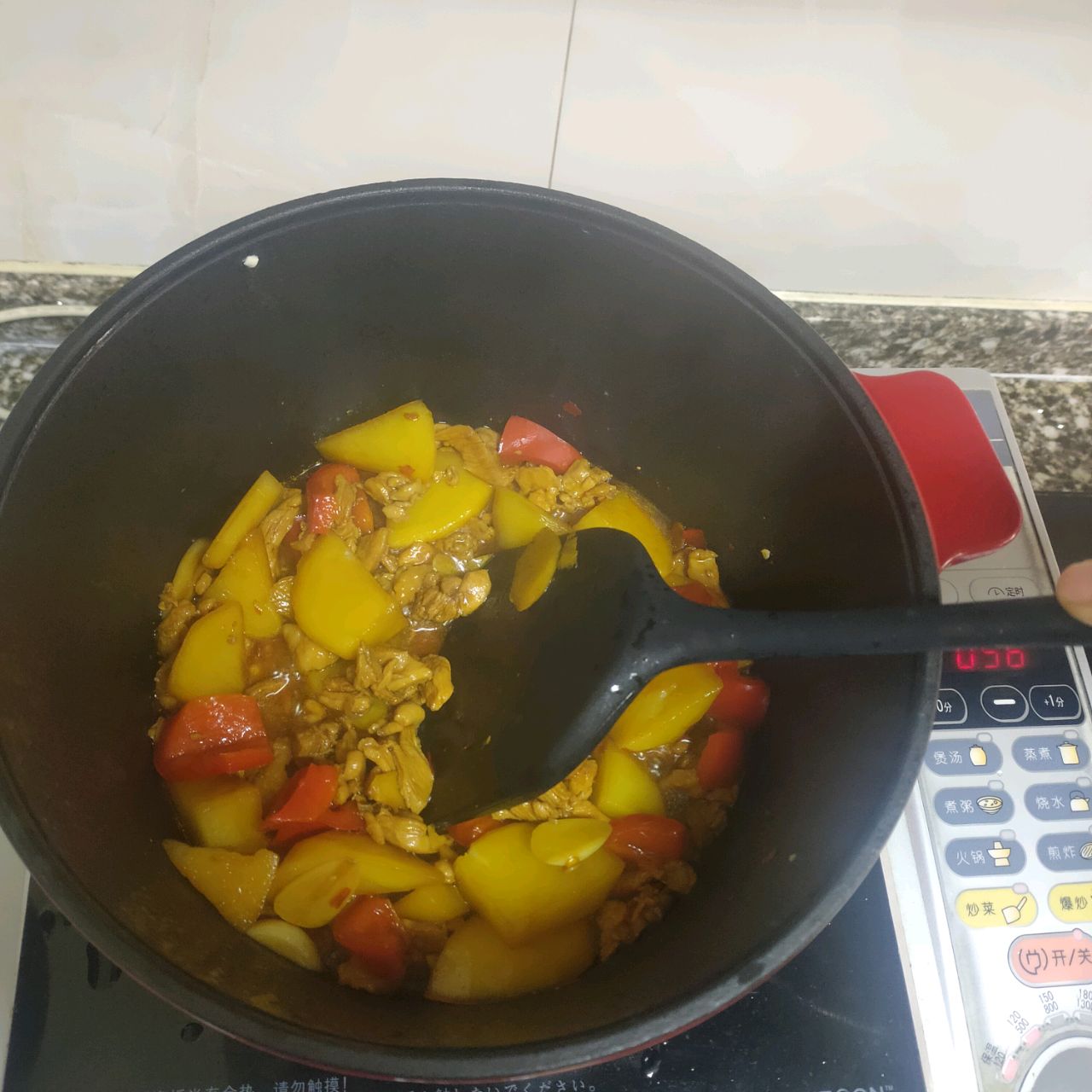 土豆焖鸡腿肉(珐琅锅)