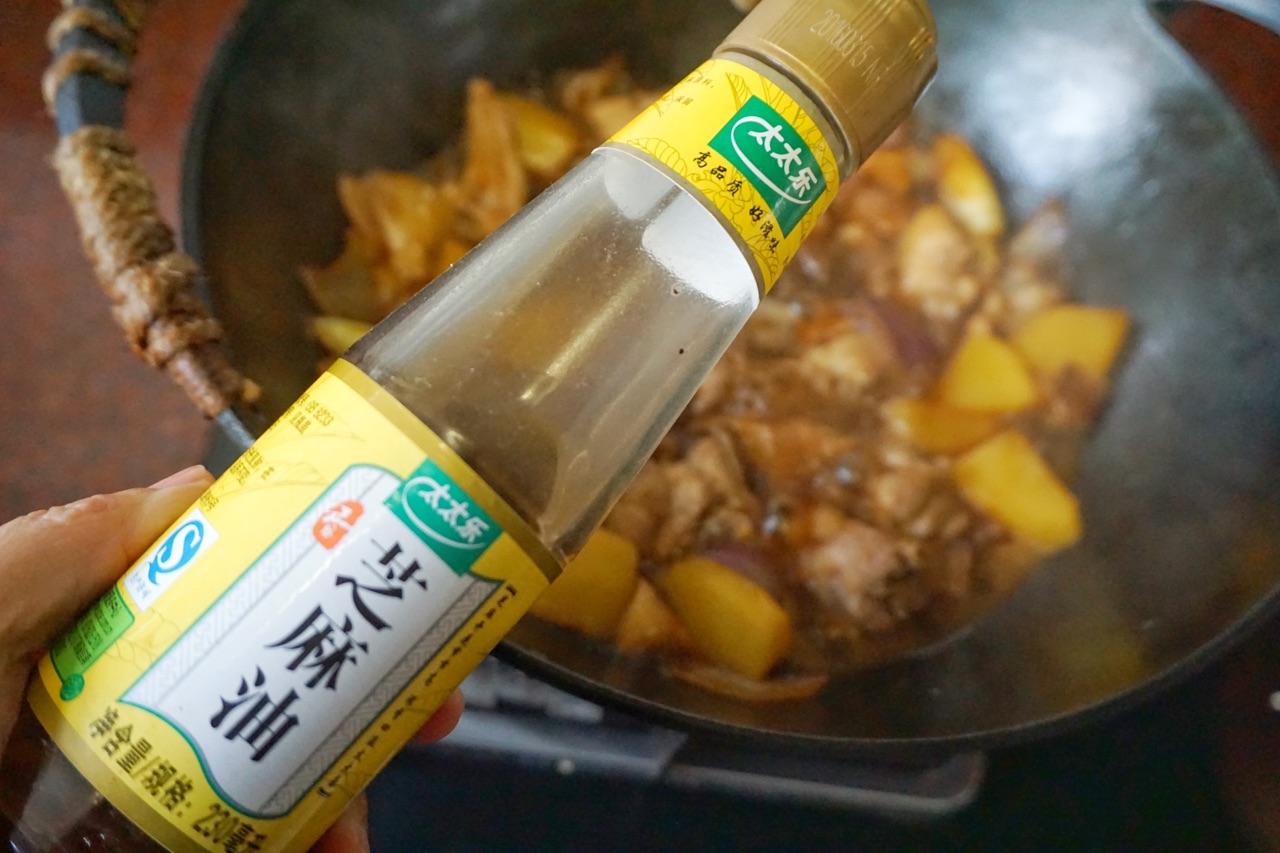 土豆焖烧鸭肉